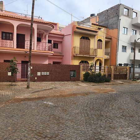 Casa Cor De Rosa Apartment Praia Exterior photo